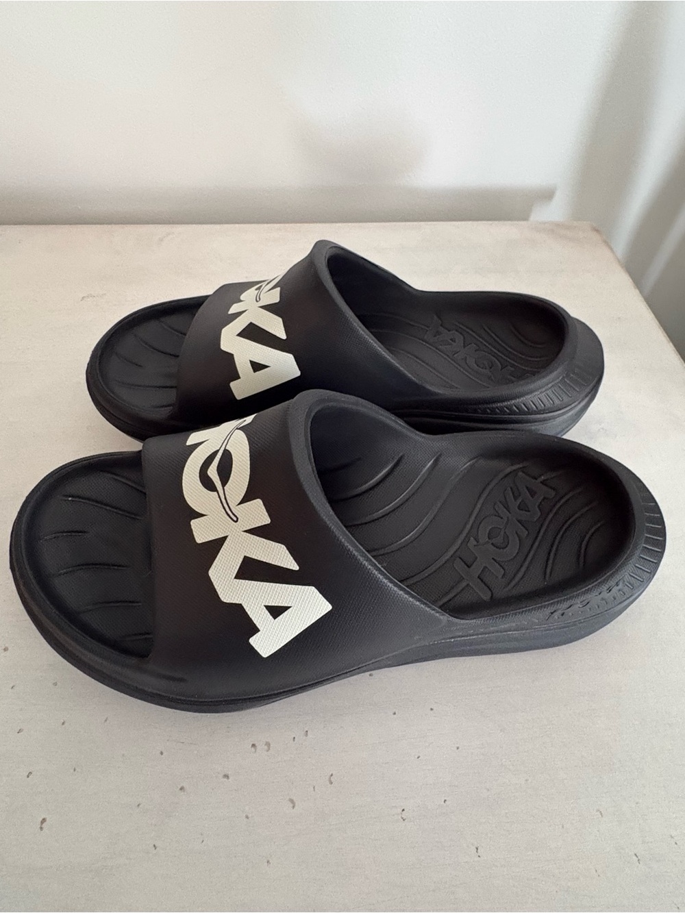 HOKA Recovery Slide Sandals - Black with White Logo - size 7 - Picture 2 of 6